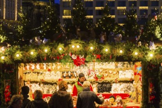 580th Striezelmarkt in Dresden Striezelmarkt, which has been held since 1434, is the oldest