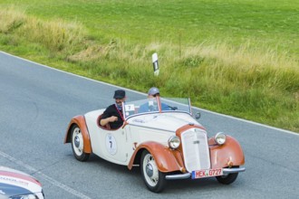 A drive for vintage vehicles. Skilful handling of the vehicle, finding the route by means of the