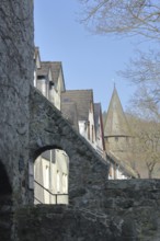 Historic town wall and Dillturm defence defence tower, town park, Herborn, Hesse, Germany, Europe