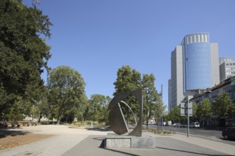 Sculpture Folded D by Fletcher Benton 1996 and high-rise building HypoVereinsbank am Büsingpark,