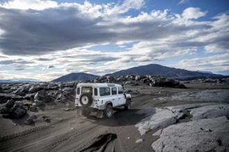 White Land Rover, car on a dirt road, volcanic landscape, barren landscape, Vatnajökull National