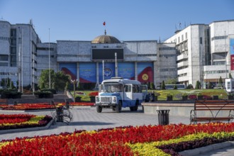 Old car at Ala-Too Square, Bishkek, Kyrgyzstan, Asia