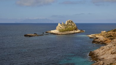 Cala Faraglione, Il Faraglione, islet, turquoise sea, Levanzo, Egadi Islands, Sicily, Italy, Europe