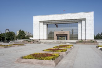 Manas Statue, Ala-Too Square, Bishkek, Kyrgyzstan, Asia