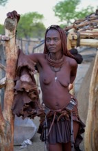 Himba woman standing in her kraal, Omuramba, Kaokoland, Kunene, Namibia, Africa