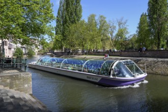 Excursion boat on the Ill, Old Town or Grand Ile, Strasbourg, Département Bas-Rhin, Alsace, France,