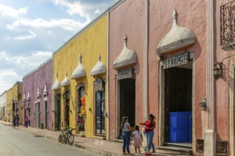 Shops including Vertiche in historic Spanish colonial buildings city centre, Valladolid, Yucatan,