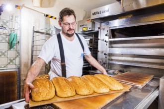 Erzgebirge Christmas stollen, there is also a stollen tradition in the Erzgebirge, the typical