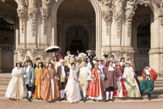 Baroque performers in the Zwinger, the tradition of past festivities and court ceremonies at the