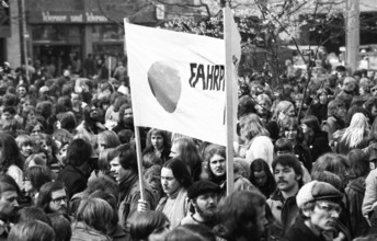 Demonstrations from 1-5 April 1975 in the centre of Hanover, which became traditional under the