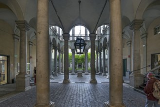 Università degli Studi di Genova, entrance hall and inner courtyard of the university, Piazza della