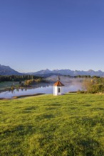 Chapel at Hegratsrieder See, near Füssen, Allgäu Alps, Allgäu, Bavaria, Germany, Europe