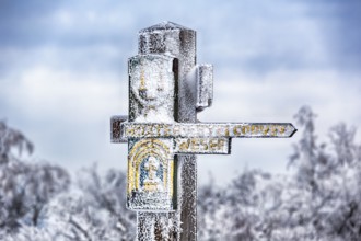 Snowy signpost, hiking trail to Corvey and the Weser, winter 2012, Köterberg, Lügde, Weserbergland,