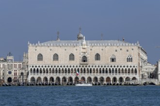 Doge's Palace and Bridge of Sighs, San Marco district, Venice, Veneto region, Italy, Europe