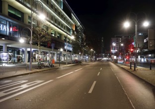 Lockdown, Germany shuts down. Empty Breitscheidplatz, empty streets, closed Bikini department