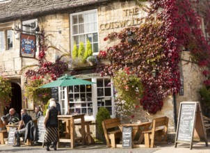 The Cotswolds Arms pub in Burford, Oxfordshire, England, UK