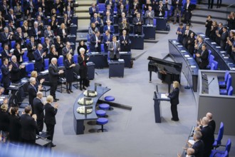 Eva Szepesi speaks in the plenary of the German Bundestag on Holocaust Remembrance Day. Berlin, 31