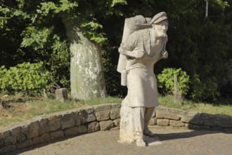 Sculpture winegrower by Adolf Bernd 1936, Hottenträger, Buttenträger, harvest helper, man, figure,