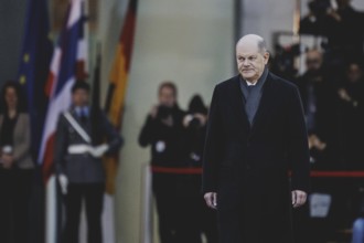 Olaf Scholz (SPD), Federal Chancellor, pictured in front of a joint meeting with Srettha Thavisin