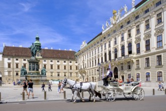 Horse-drawn carriage in front of the Emperor Franz Monument, In der Burg, Hofburg Imperial Palace,