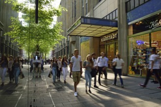 Germany, Hamburg, City, Mönckebergstraße, main shopping street, passers-by in motion, Karstadt