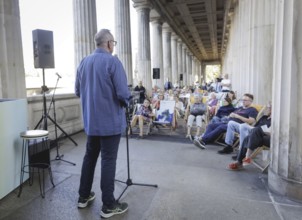 Reading by Ulrike C. Tscharre and live music at the Kolonnaden Bar on Museum Island in Berlin,