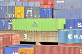 Container ship being loaded, inland harbour in Duisburg, North Rhine-Westphalia, Germany, Europe