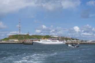 View from south-east to harbour facilities, Unterland and Oberland, in the inland harbour seaside