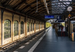 S-Bahn, platform Hakescher Markt, Berlin, Germany, Europe