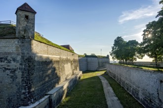 Guardhouse on fortress rampart, fortress wall with moat, bastion Roßmühle, behind bastion Kaltes