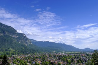 From the Rissersee to Garmisch-Partenkirchen in front of the Kramer, Upper Bavaria, Bavaria,