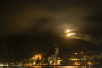 A firefall pours over the walls of the Dürnstein ruins, Rossatz-Arnsdorf, Lower Austria, Austria,