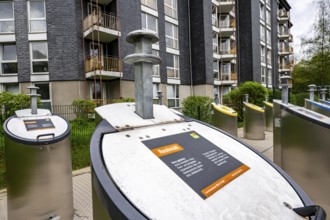 Underground waste disposal system, waste columns for different types of waste, in underground