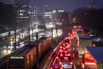 Traffic jam on the A40 motorway, Ruhrschnellweg, in Essen, in front of the Ruhrschnellweg tunnel,