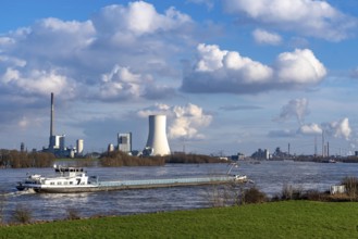 Cargo ships on the Rhine at Rheinberg, in the background the STEAG coal-fired power plant Duisburg