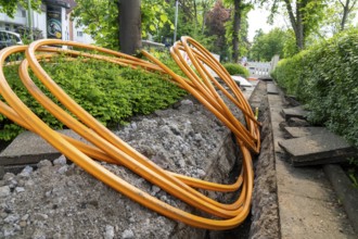 Laying of fibre optic cables, empty conduits are laid under a pavement, in which the actual fibre