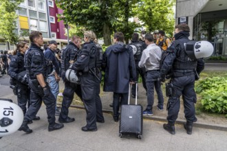 Riots in the run-up to the AFD party conference in Essen, demonstrators try to prevent AFD