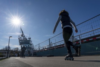 Lake Baldeney in Essen, Saturday, 04.04.20, closed-off regatta grandstands, otherwise hundreds of