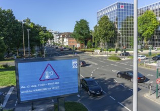 Official warning of heat, from the German Weather Service DWD, on digital billboard, from Ströer,