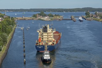 Cargo ship waiting in front of the lock, tugboat, Kiel Canal, Holtenau, Kiel, Schleswig-Holstein,