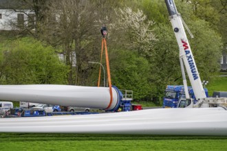 Preparation for the transport of a 68 metre long blade, a wind turbine, with a self-propelled