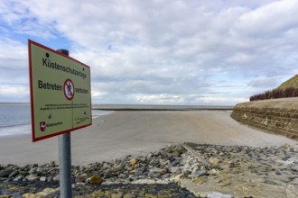 North Sea, Spiekeroog Island, autumn, coastal protection in the west of the island, wall for dune