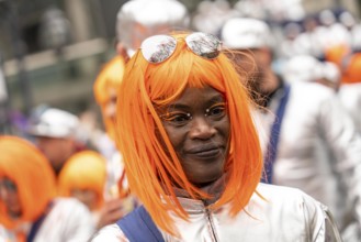 Rose Monday parade in Düsseldorf, groups of carnival societies and other participants in the street