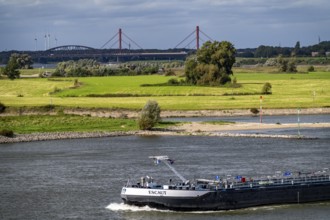 Rhine at Duisburg-Beeckerwerth, view across the Rhine meadows to the Haus Knipp railway bridge and