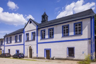 Schindler's blue colour factory is located directly on the Zwickauer Mulde and is part of the