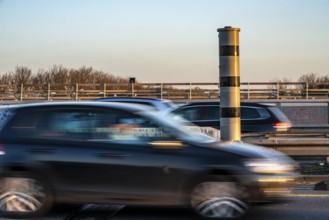 Speed camera, radar speed monitoring, on the A40 motorway, on the Neuenkamp Rhine bridge, Duisburg,