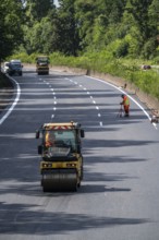 Renewal of the road surface on the A40 motorway between the Kaiserberg junction and Mülheim-Heißen,