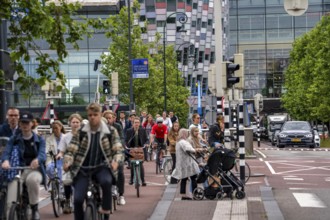 Central cycle path on the Vredenburgviaduct, at the Hoog Catharijne shopping centre, behind Utrecht