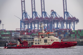 Port of Hamburg, HHLA Container Terminal Burchardkai, Athabaskakai, on the Elbe, fire brigade ship