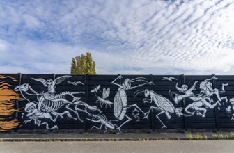 Graffiti, mural on a noise barrier on the A40 motorway, Ruhrschnellweg, at the Essen-Ost motorway